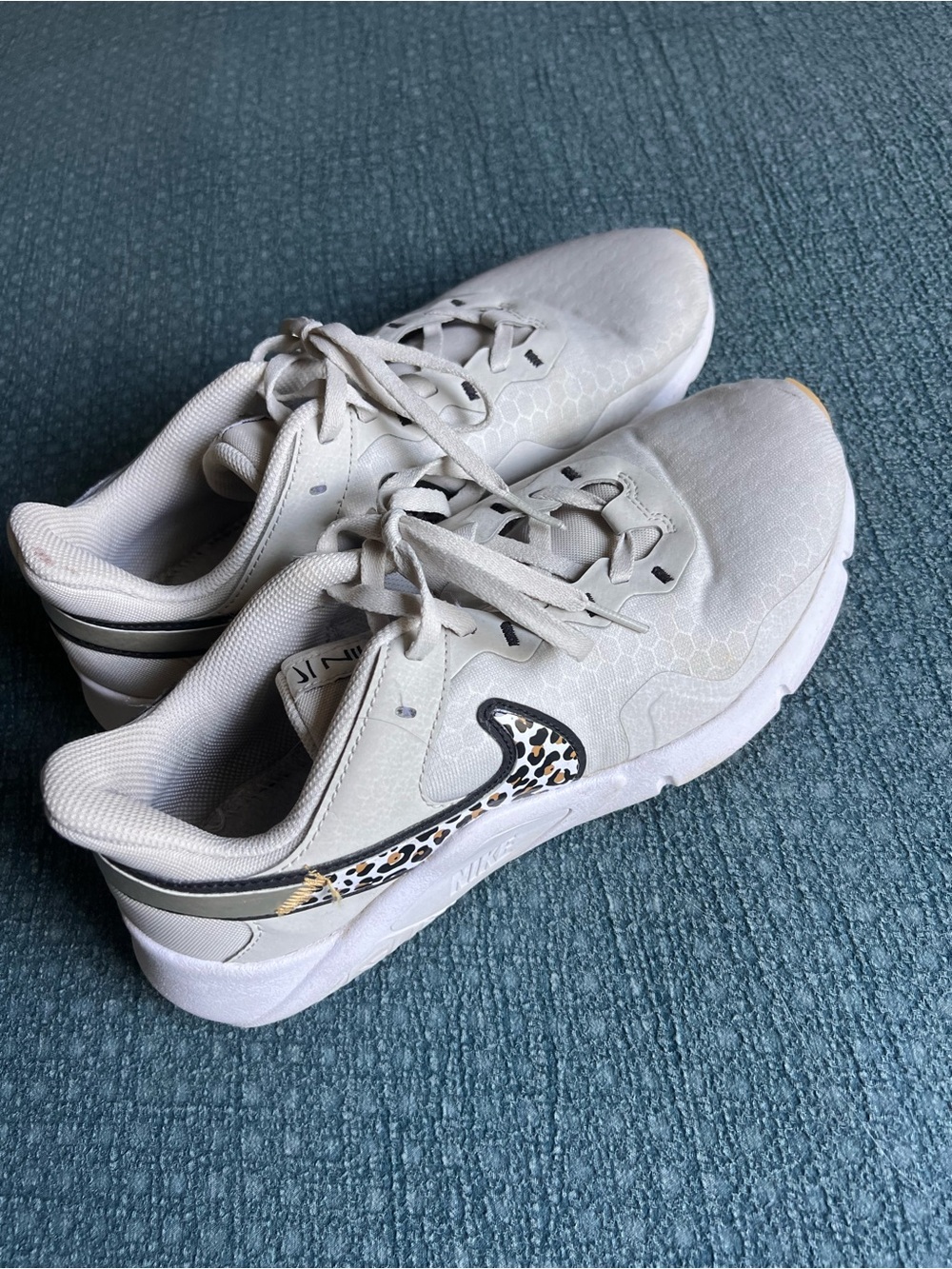 Nike Beige/Tan Mesh Casual Sneakers